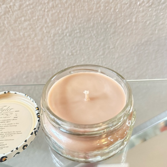 Tyler Candle Company Warm Sugar Cookie Candle New - Picture 3 of 4